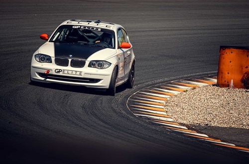 BMW 130i op Zandvoort tijdens de KNAF Coureuropleiding racelicentie examens